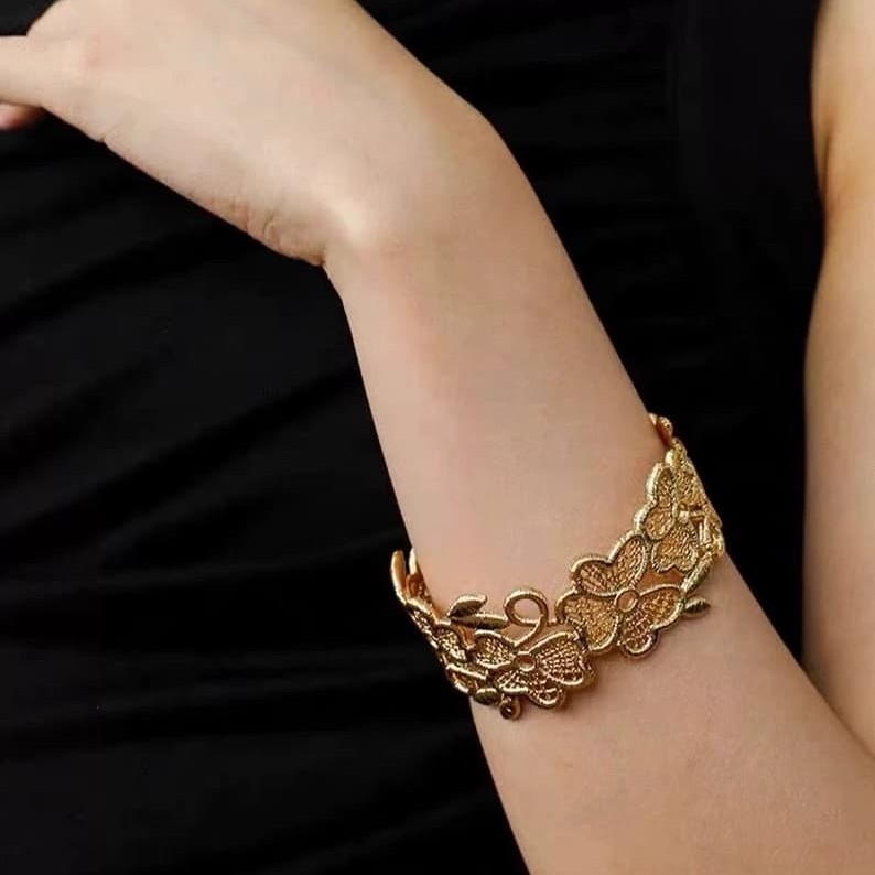 Embroidered Lace Hollow Flower Wide Bracelet Open Bracelet Embroidered Lace Hollow Flower Wide Bracelet Open Bracelet