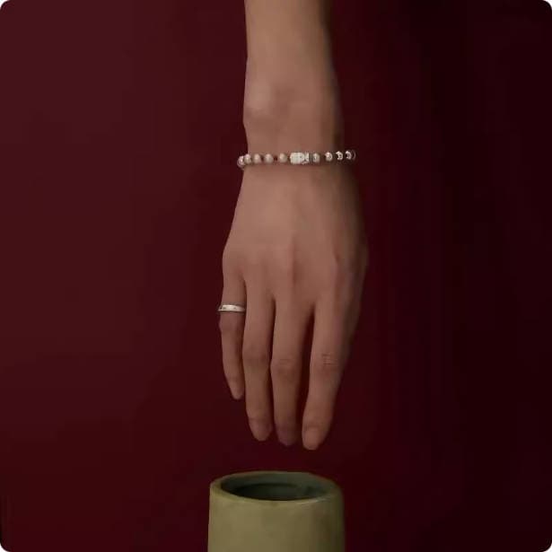 Women'S High-End Red Floating White Bracelet Women'S High-End Red Floating White Bracelet