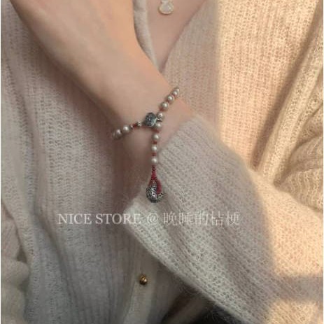 Women'S High-End Red Floating White Bracelet Women'S High-End Red Floating White Bracelet